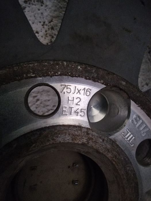 Зимни гуми с джанти 225х55х16 audi