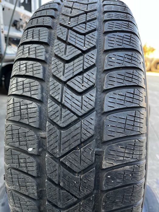 Set roti Tabla de Iarna Ford Kuga 225 65 R 17 Pirelli Scorpion Winter