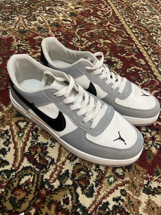 Nike Bir marta kiyilgan Razmer 43