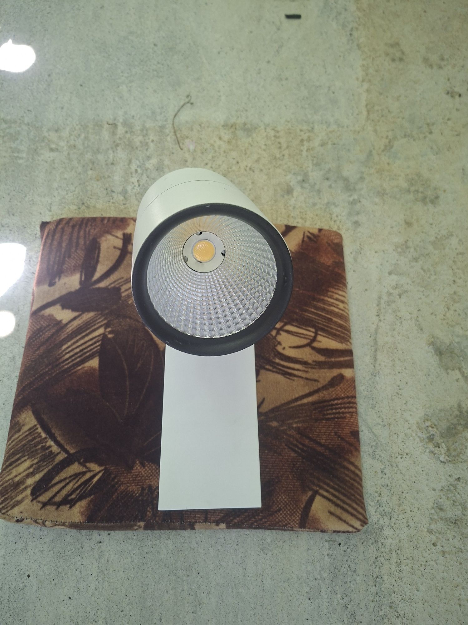 De Vânzare: Proiector LED Zumtobel 60712811 -