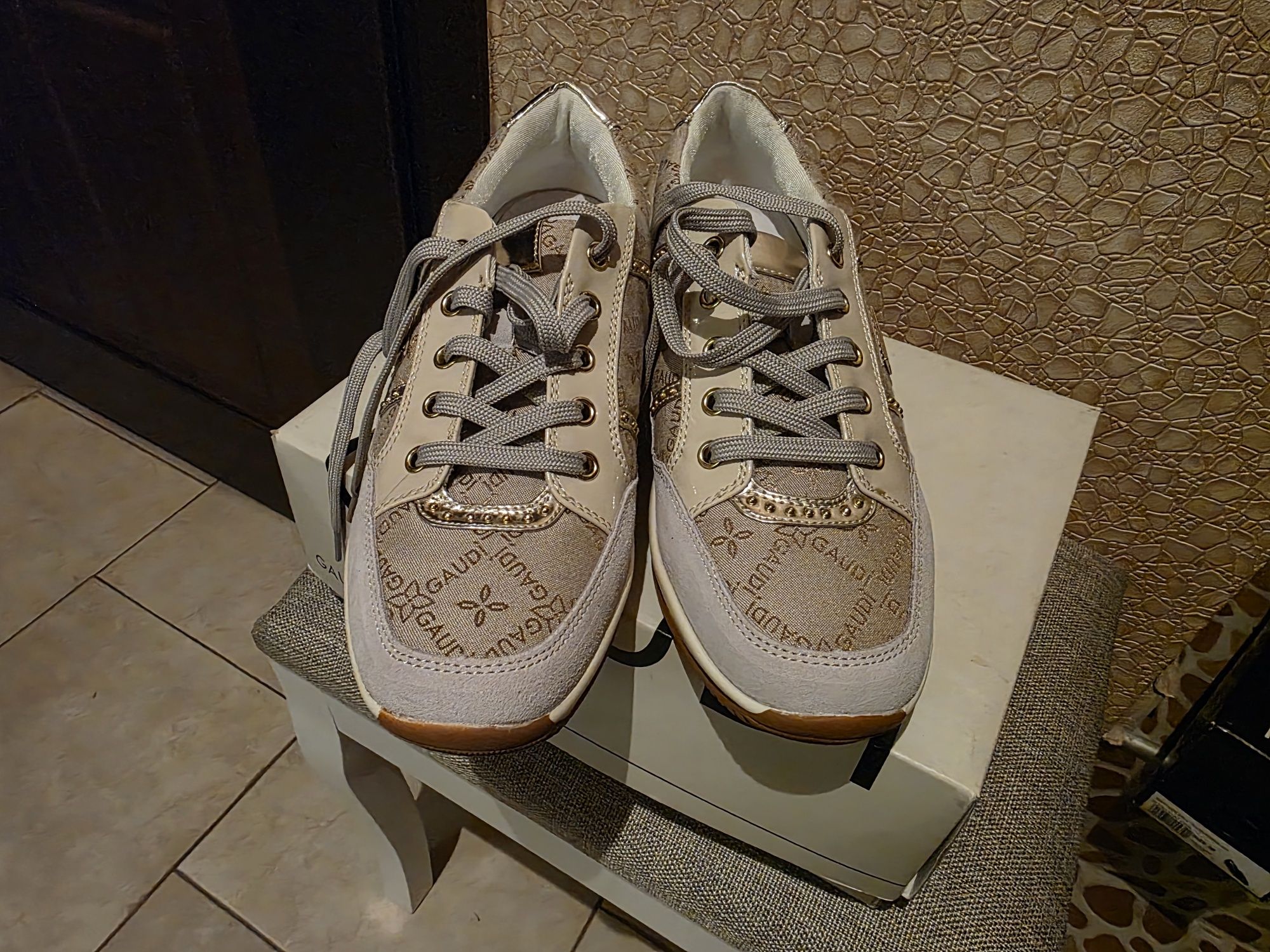 Gaudi, Steve Madden, CB обувки