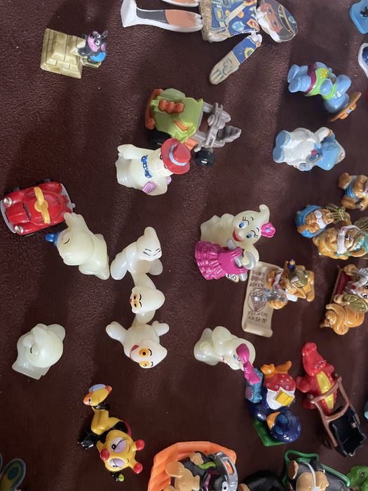 Кутия с шоколадови играчки