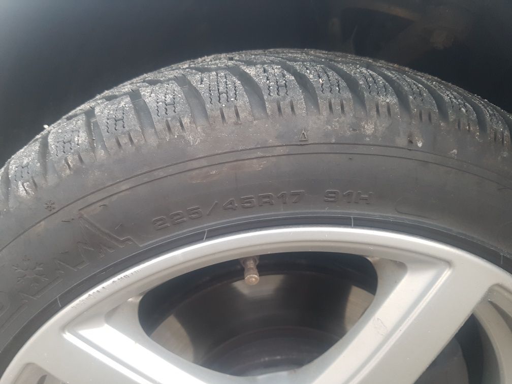 Гуми Dunlop 225/45/17 2бр.