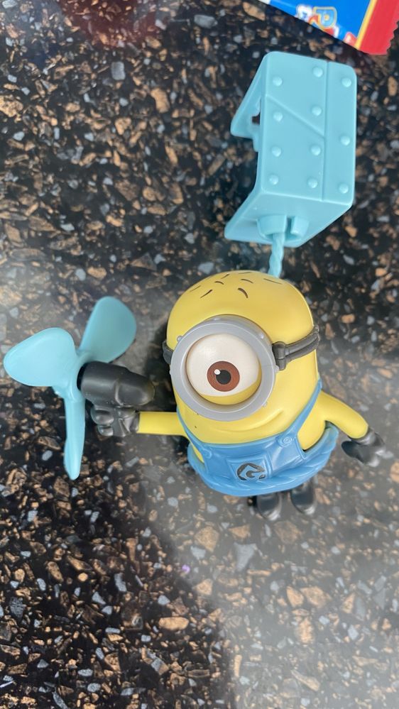 Играчки киндер изненада Kinder surprise мече кукла