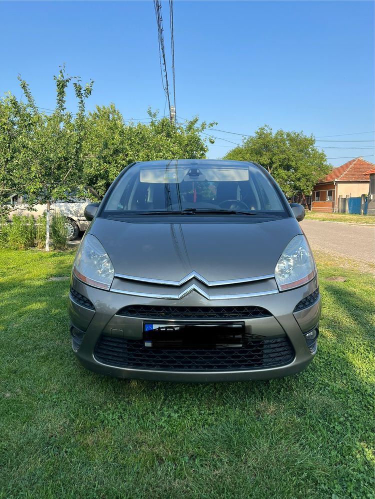 Mașină citroen c4 picasso