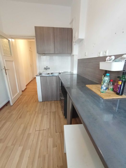 Частно лице отдава тристаен апартамент, 100 кв.м, Идеален Център