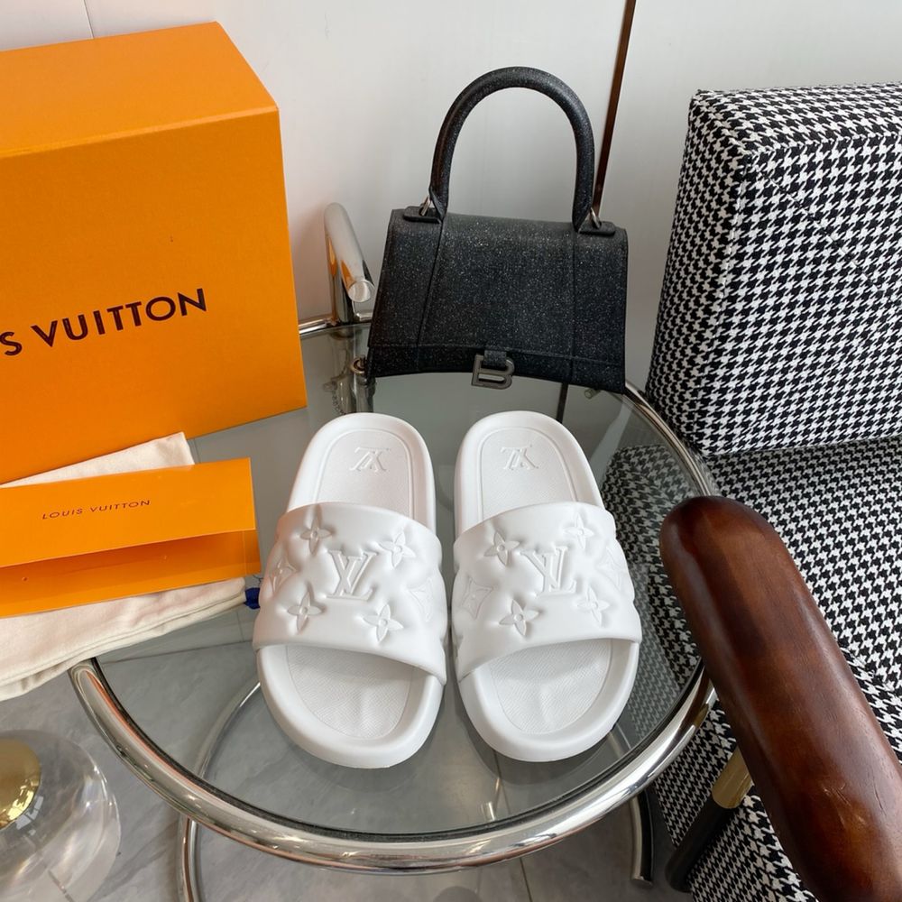 Papuci/Slapi Louis Vuitton Calitate Premium