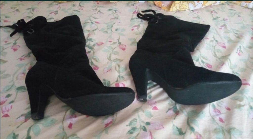 Cizme negre cu toc