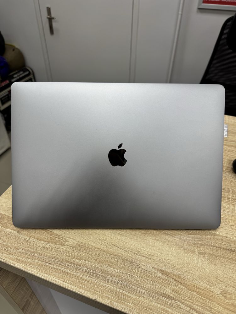 MacBook 15 pro 2019 16/256 TM79