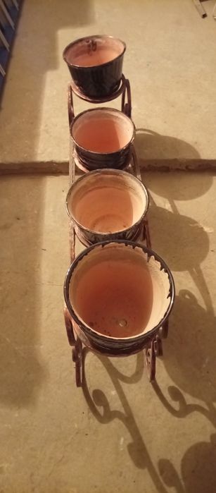 Кованая бронзовая подставка под цветы на 4 вазы.Смотрится великолепно