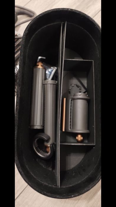 Uscător și ondulator păr Dyson