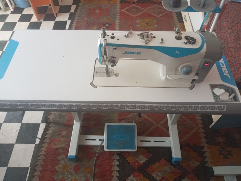 Тикув машинкаси F4 , holati yangi, kelishilgan narxda beraman