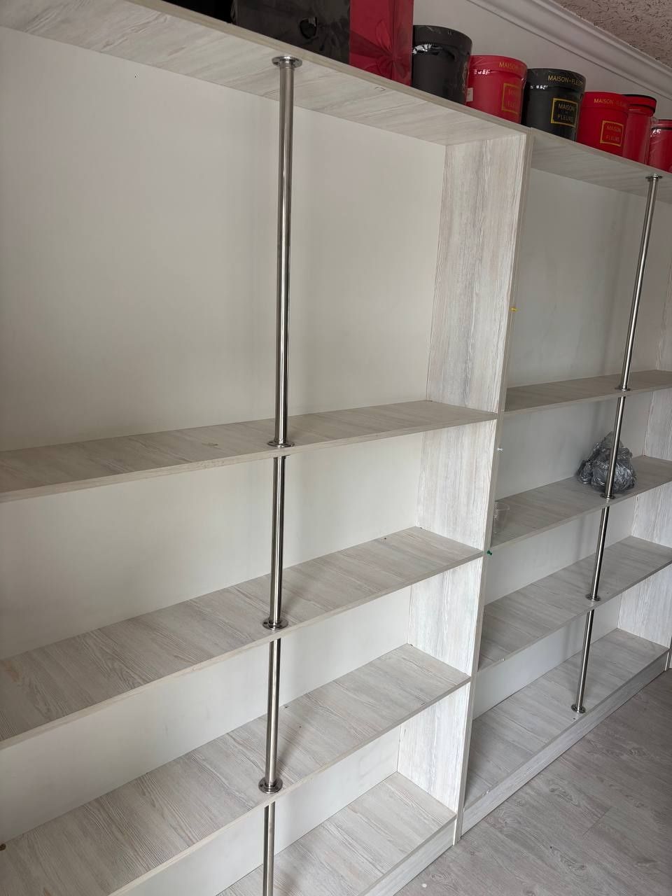 Sotuv dokoni uchun mebel