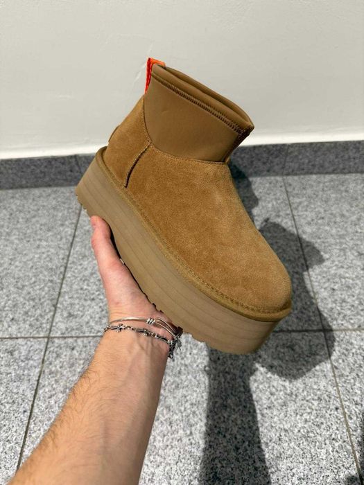 UGG Mini Dipper (36-40 pe stoc)