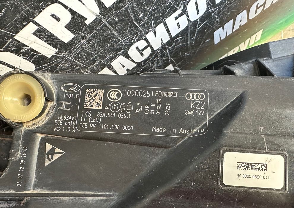 Фар far десен Matrix фарове Black Line за Ауди Кю3 Audi Q3 SQ3 RSQ3