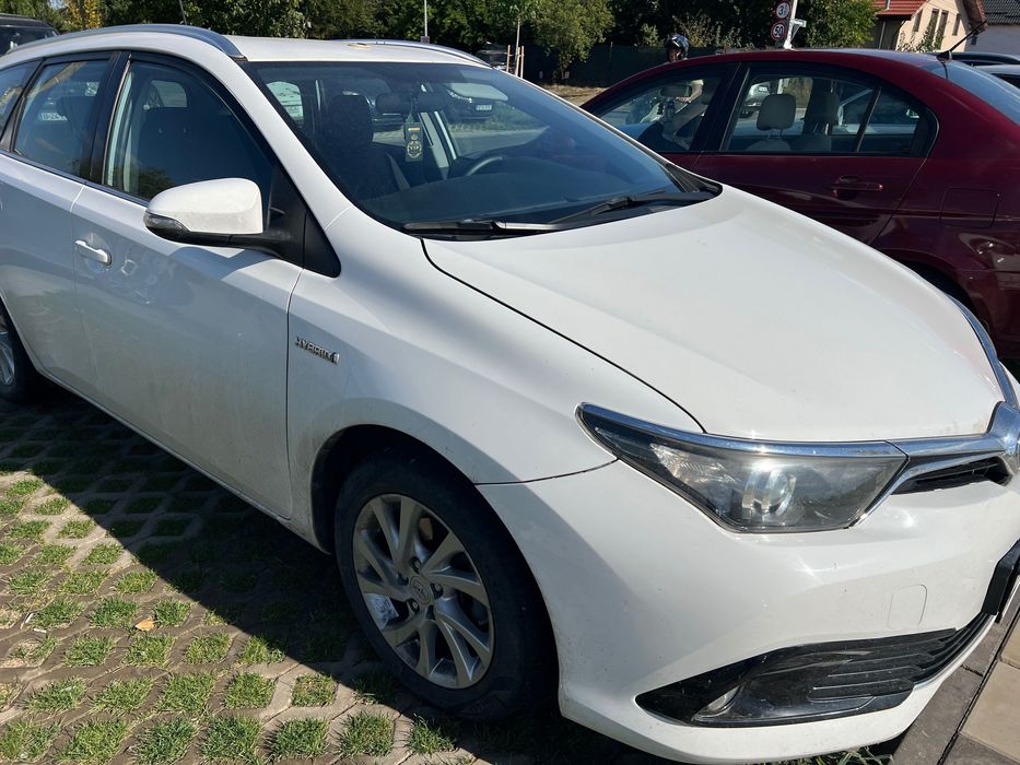 Închiriez Toyota Auris pentru UBER/BOLT