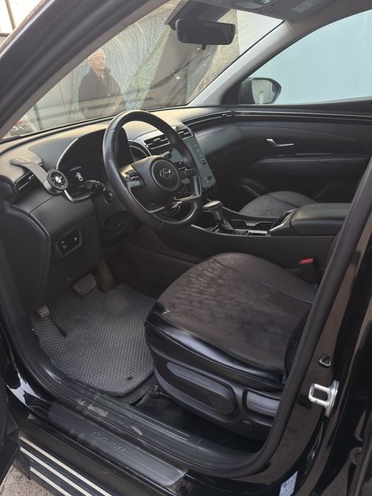 ПРОДАЕТСЯ ХУНДАЙ ТУКСОН в отличном состояний пробег 53000 есть петно