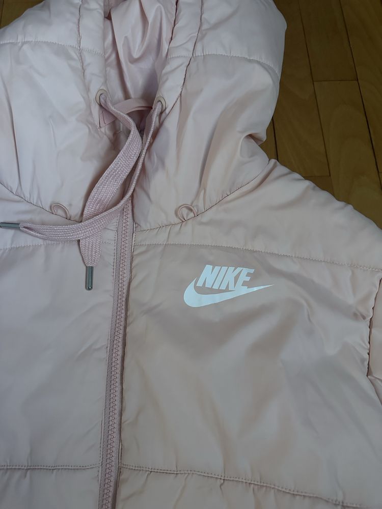 Дамско яке Nike S
