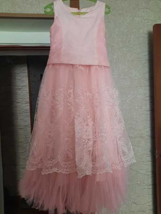 продам платье на девочку
