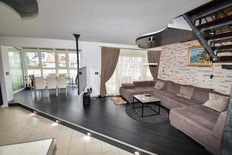 Продаваме Четиристаен Апартамент В Изток.