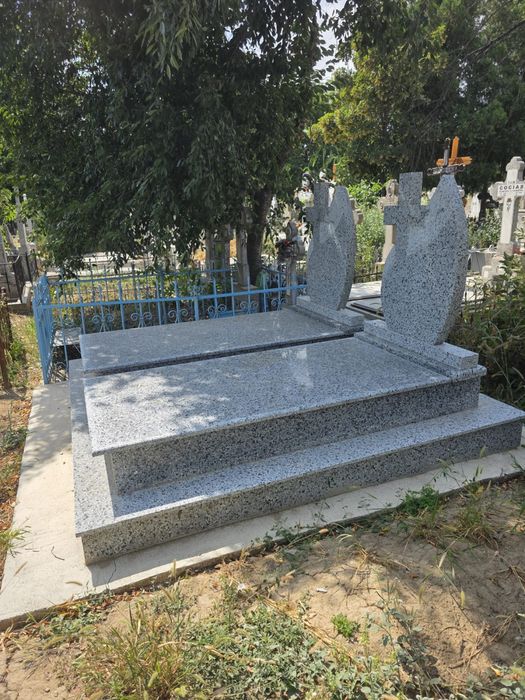 Cripta cu doua nivele cimitirul sf maria