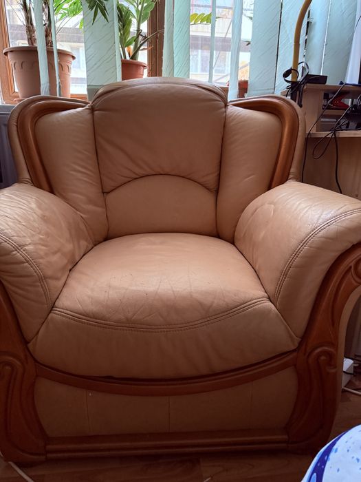 Vand canapea extensibila si doua fotolii din piele naturala