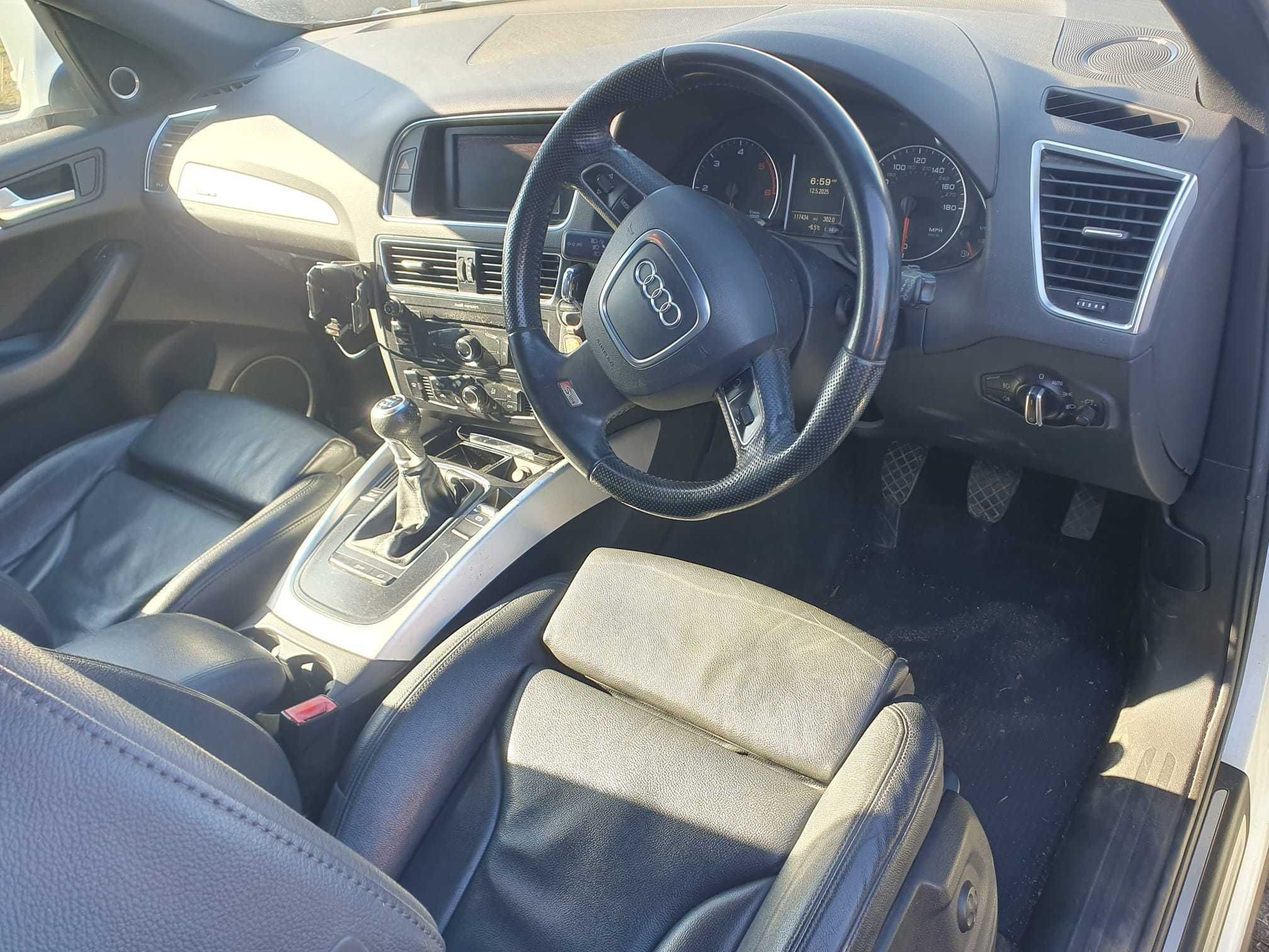 Dezmembrez Audi Q5 SL 2.0tdi quattro 2011