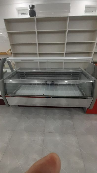 Продается витринный холодильник для магазина!