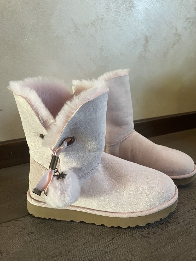 UGG ботушки с кутия чисто нови