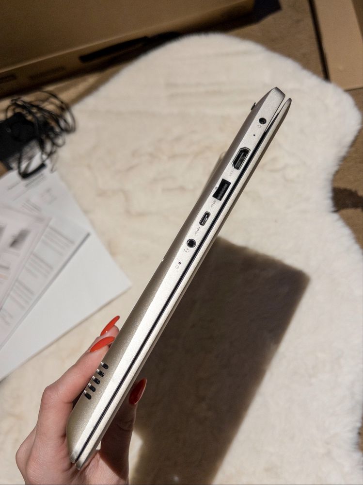 Laptop auriu Lenovo IdeaPad 520S-14IKB, i5, 14” , 8GB RAM