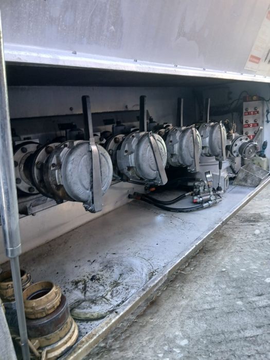 Cisterna Magyar. An 2008. Inox.