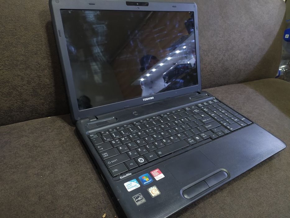 TOSHIBA  Noutbuk