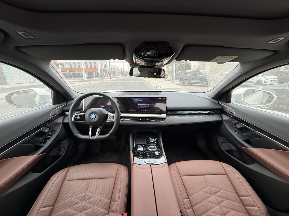 BMW i5 35L (eDrive 35L) bez prabeg chegirma narxlarda