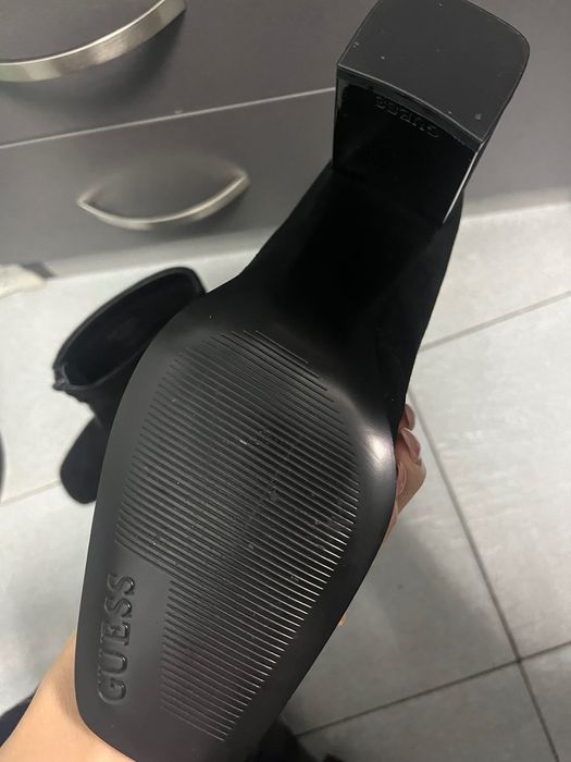 Нови боти Guess , 39номер