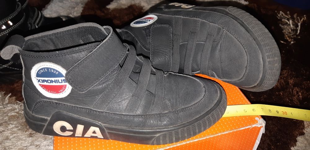 Кроссовки ботинки кожа 100% Турция подошва 22.5см.