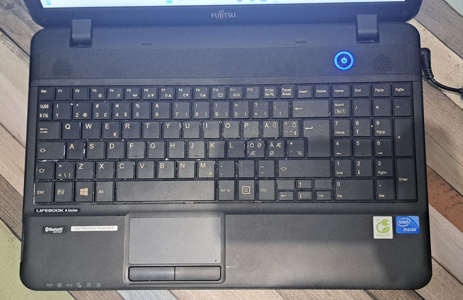 Лаптоп Fujitsu AH502