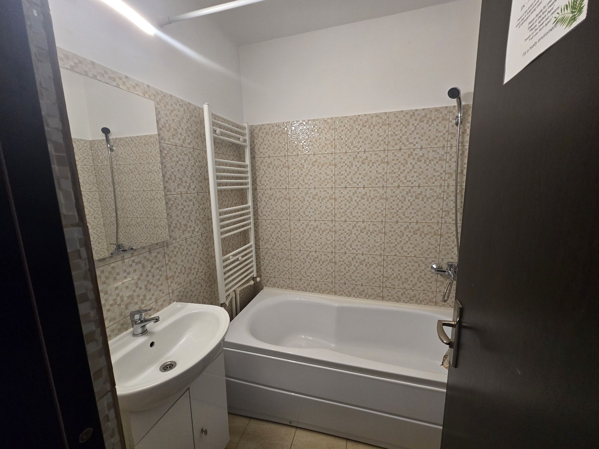 Inchiriez apartament in regim hotelier
Inchiriez apartament