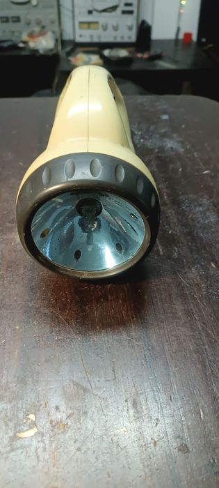 Lanterna cu acumulator vintage.