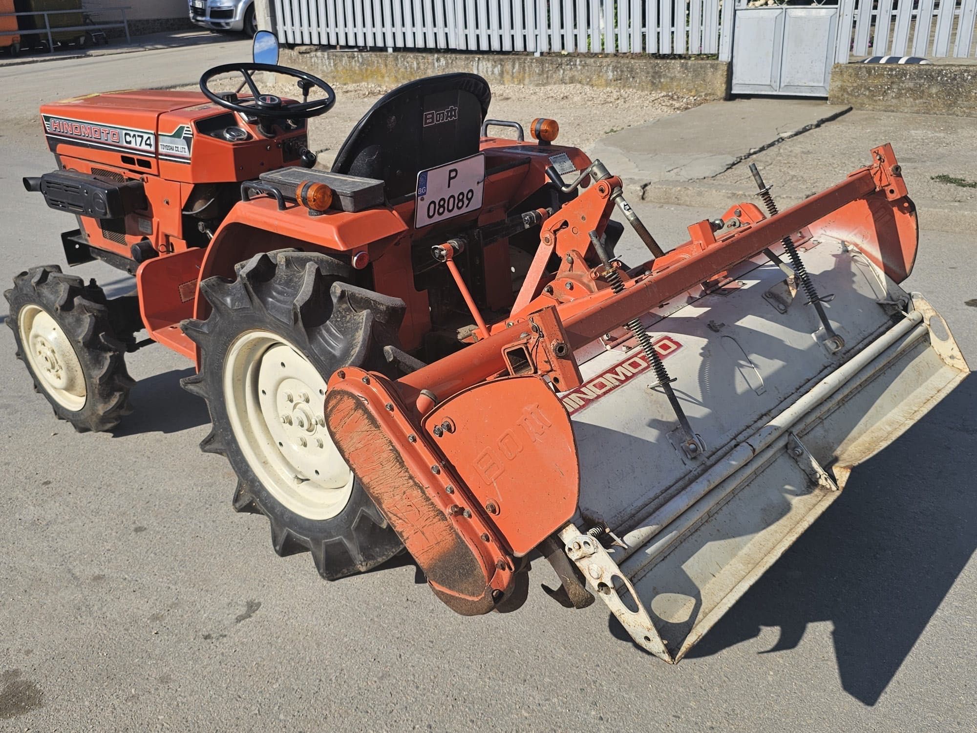 Гаражен Японски ТРАКТОР. Hinomoto, Model E1704,