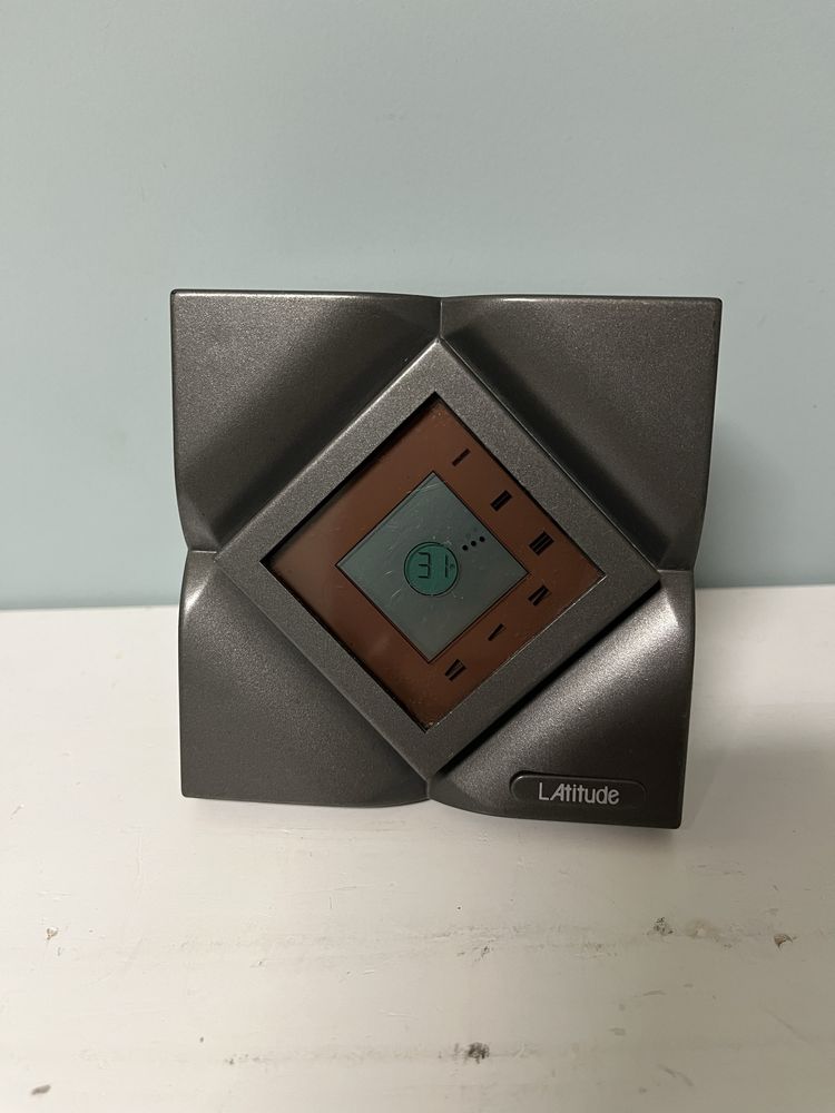 Llatitude екектронен часовник римски дигитални цифри