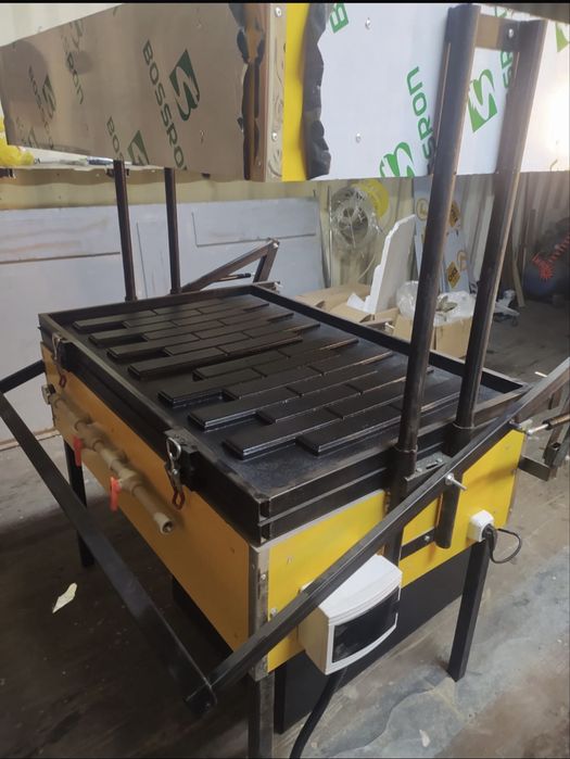 Вакуумно формовочный станок