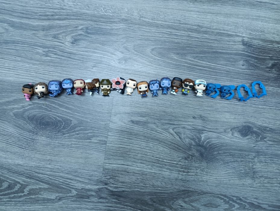 Фигурки Киндер joy The Stranger Things. Почти вся коллекция.