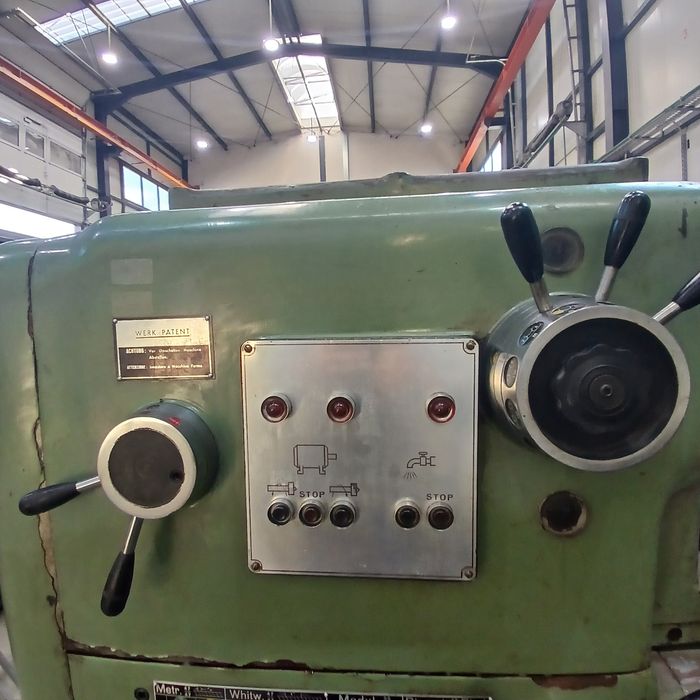 Vânzare mașini unelte.