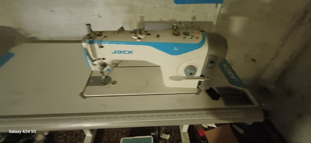 Тикув мошиналар сотилади