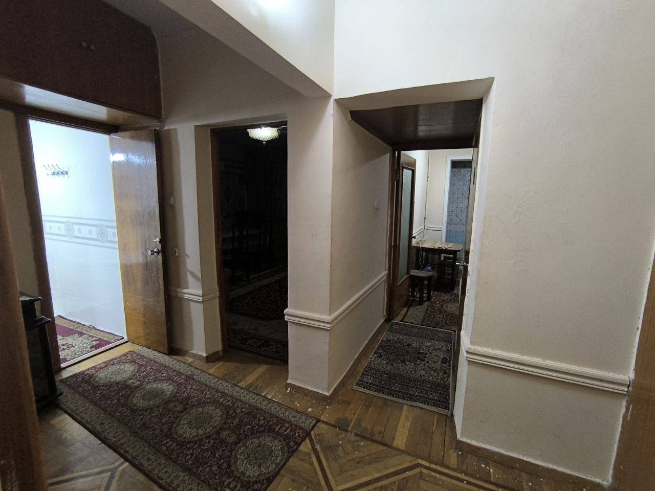 Срочно продаётся недорого квартира в центре на Дружбе Народов 3/4/9.