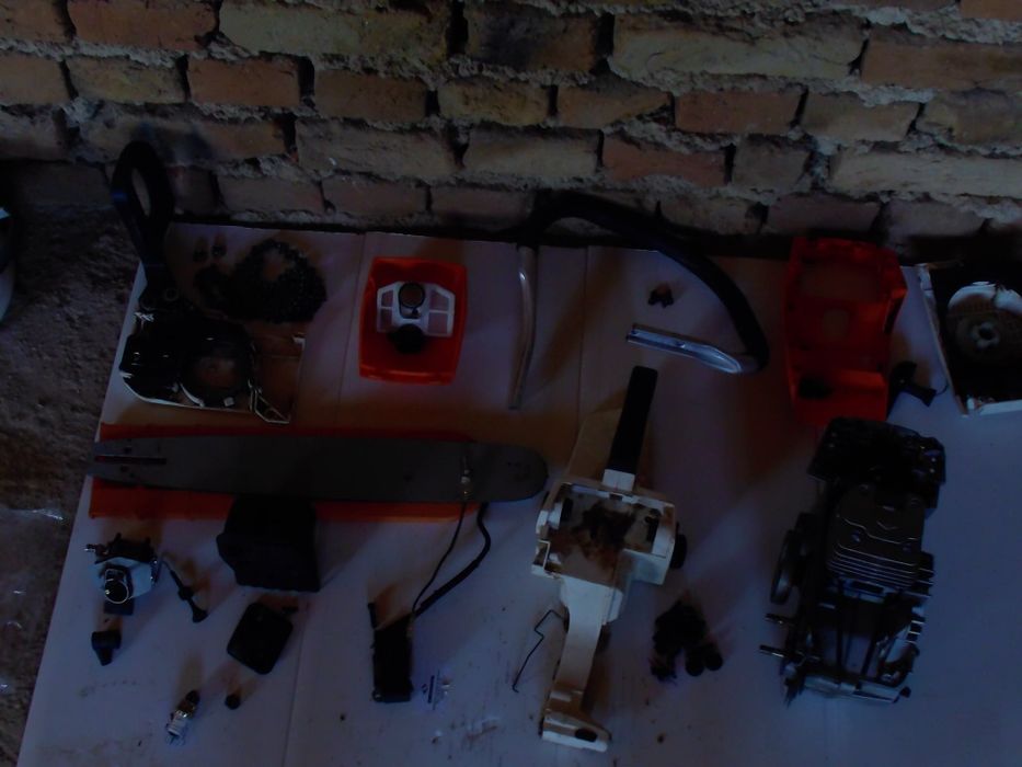 Китайска моторна резачка Stihl на часи