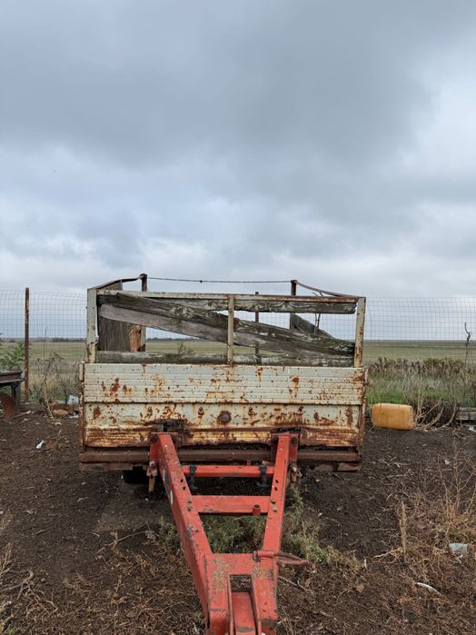 Vand/ schimb tractor u650 cu tot cu disc, plug, remorcuta