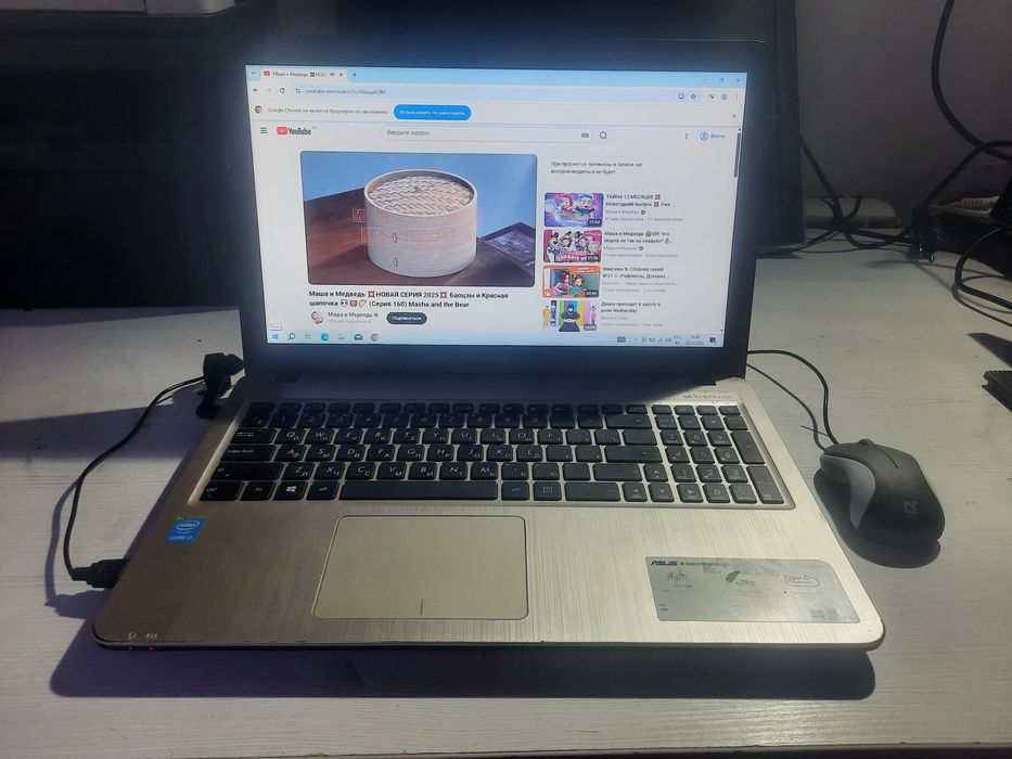 Ноутбук core i3, ozu 4 gb, hdd 500 gb Зарядка, мышка