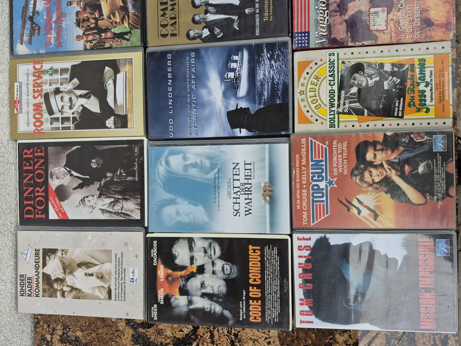 Vând 44 casete video VHS originale 100 minute,colecție filme actiune