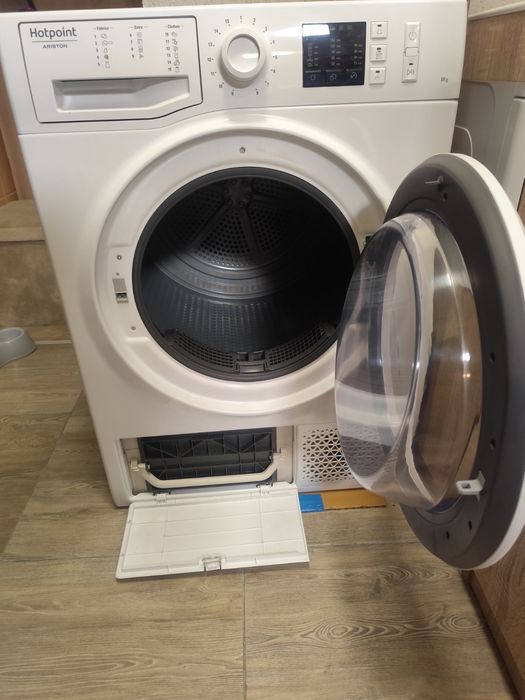 Продавам сушилня Hotpoint Ariston